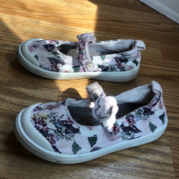 girls sneakers size 10